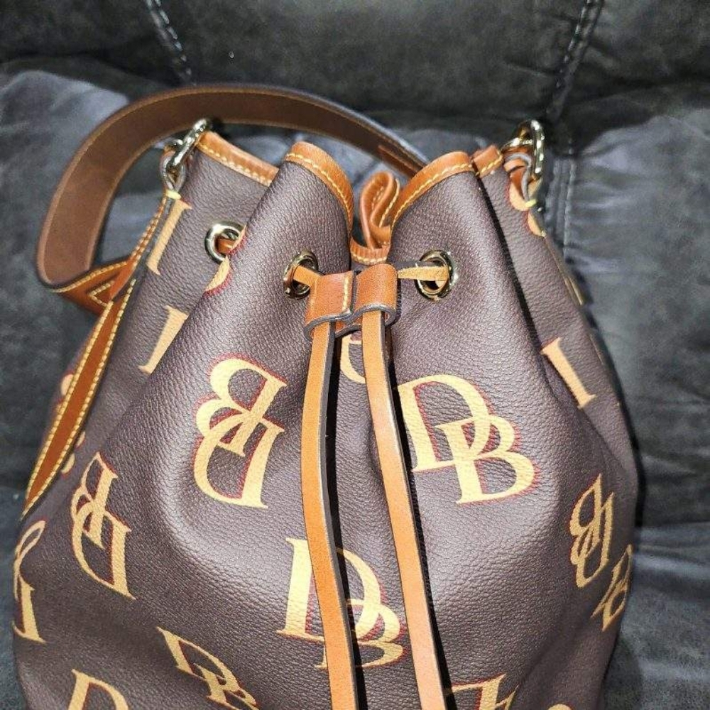 Dooney & Bourke